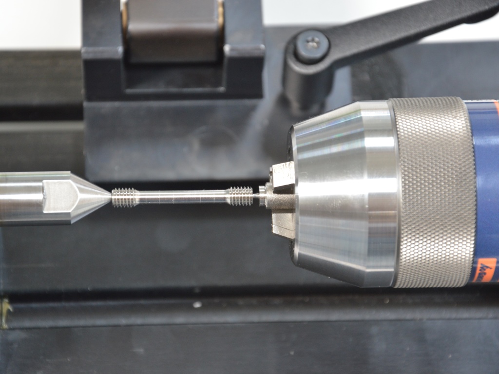 thread head sample clamped in parts fixture