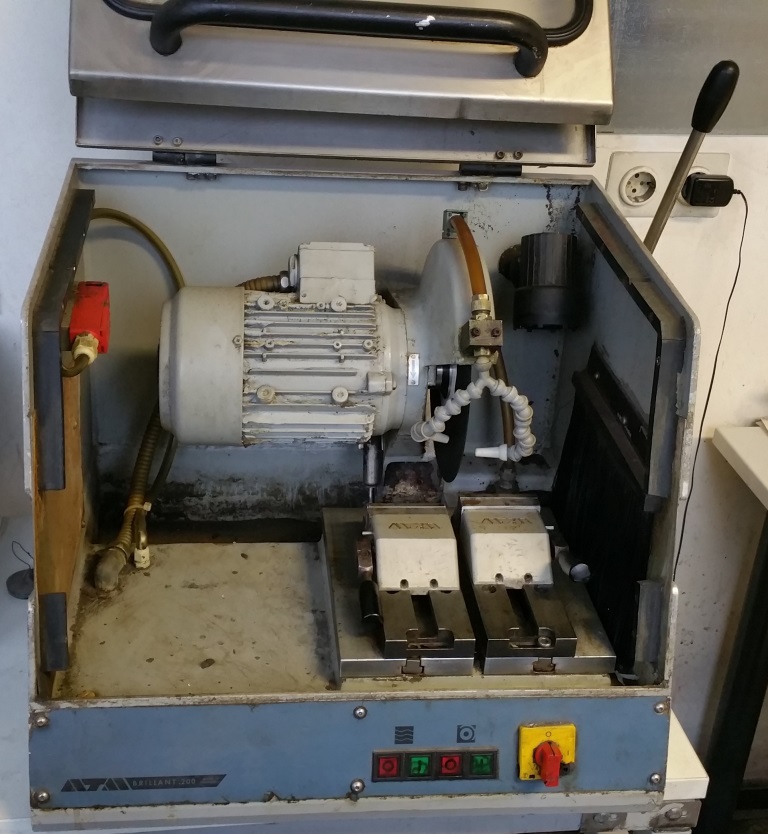 gebrauchte Metallographie Nasstrennschleifmaschine ATM